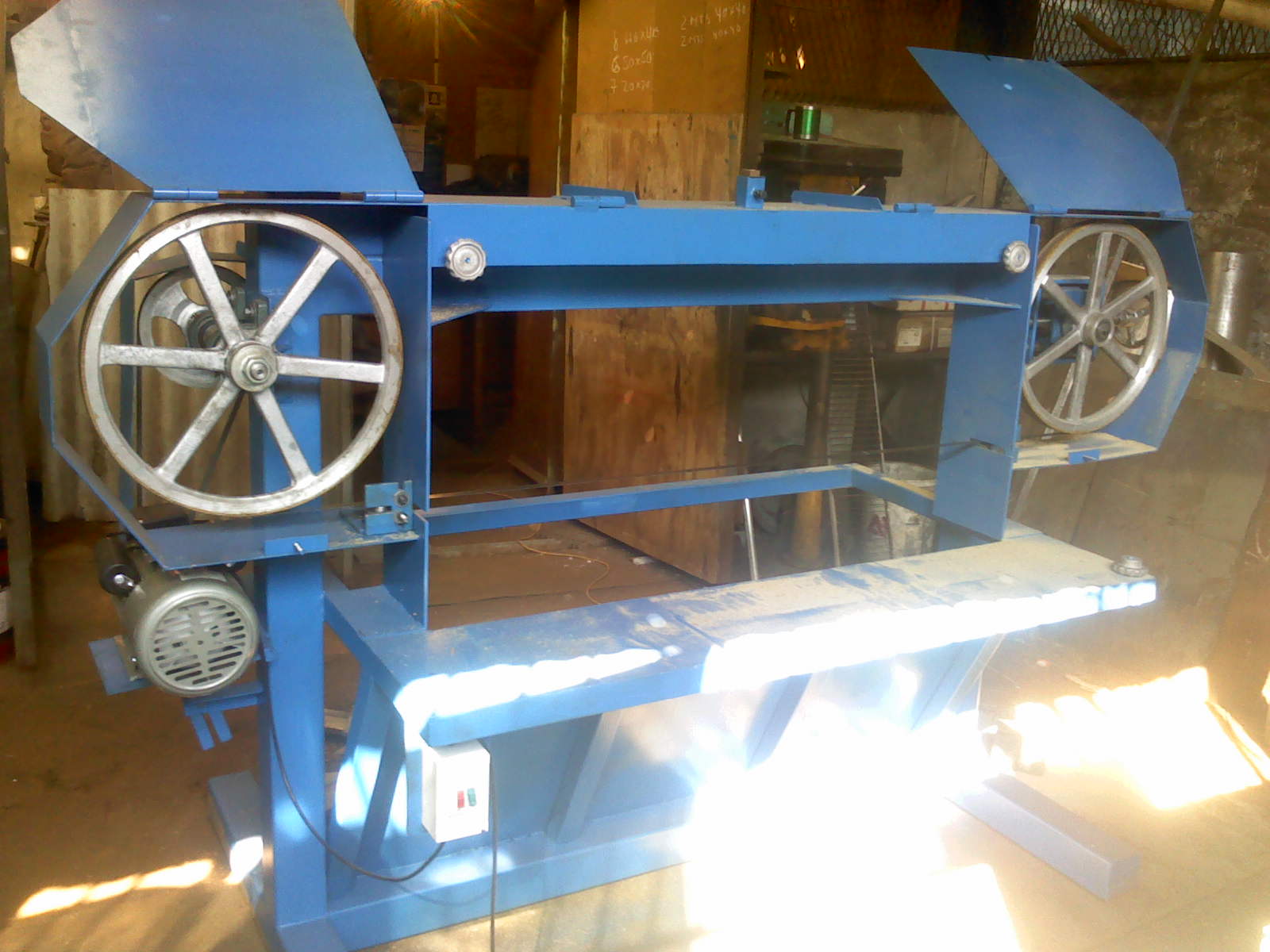 Sierra Huincha desarmadora de Pallets Maquinaria para la madera